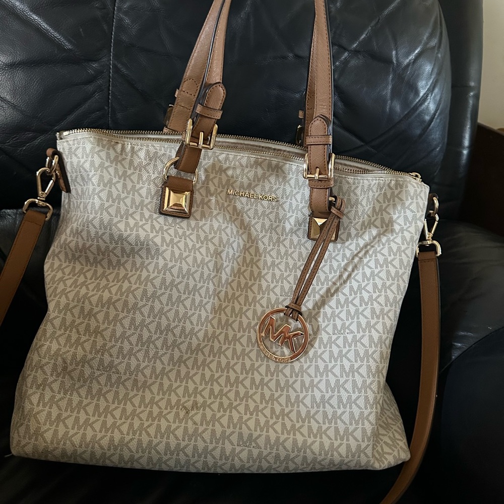 Large Cream Micheal Kors Bag